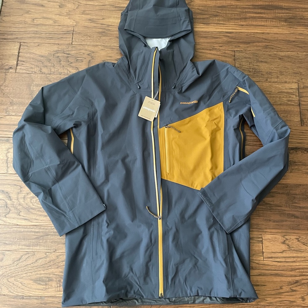 Patagonia Men’s SnowDrifter Jacket size L - BNWT